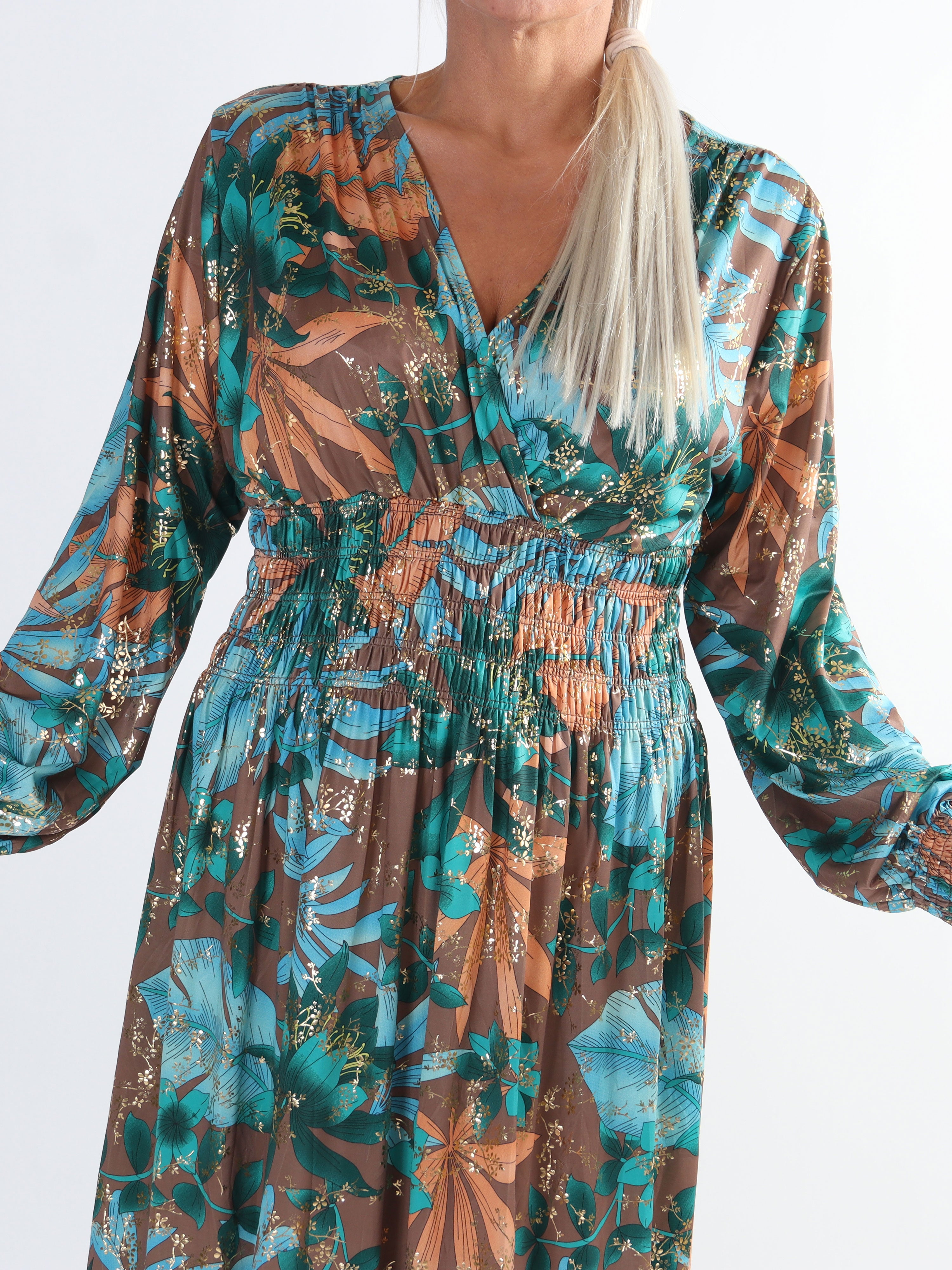 Pams Midi L/S - Plus size elastisk kjole i krølfrit stof med lange ærmer